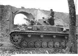 L'esercito tedesco invade Belgio, Lussemburgo, Olanda. Da lì attaccò la Francia