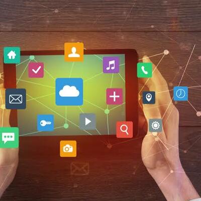 Timeline: Traditional and New Media Timeline