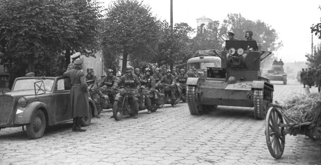 Alemania nazi invade Polonia