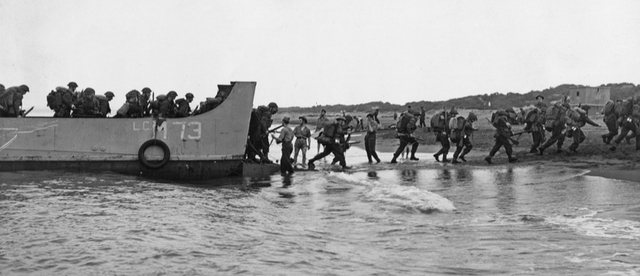 las tropas de Estados Unidos y Reino Unido desembarcan en casa blanca