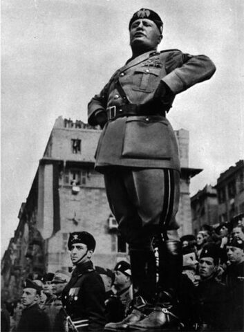 Caída del régimen de Mussolini.