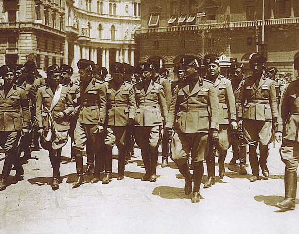 Attentato al Caffè Villa di Milano da parte della MVSN