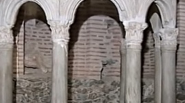 Timeline: 324 μ.Χ. Οι Θεσσαλονικείς οικοδόμησαν μικρό τρίκλιτο ναό στο χώρο του μαρτυρίου, όπου άρχιζε να αναβλύζει μύρο.