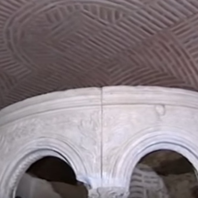 Timeline: Το 413 μ.χ. ο έπαρχος Ιλλαρικού Λεόντιος σε ένδειξη ευγνωμοσύνης για την θεραπεία του από ανίατη ασθένεια, ανήγειρε πεντάκλιτη Βασιλικη.