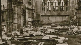 Timeline: 1917 μ.χ Στην μεγάλη πυρκαγιά που κατέστρεψε τα 2/3 της πόλης τον Αύγουστο του 1917, το μνημείο σχεδόν αφανίστηκε.