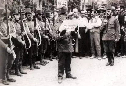 Triple crisis. Juntas militares.