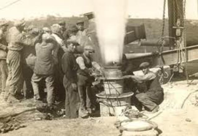 UNOCAL Builds First Geothermal Plant