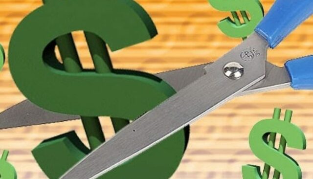 Habiendo menos dinero disponible en las arcas nacionales, la SHCP dio a conocer la decisión del Gobierno de la República de recortar el presupuesto público en 35 mil millones de pesos.