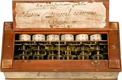 Pascal construyó una calculadora mecánica.