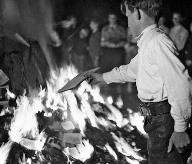 Bruciati gli archivi del PNF sotto richiesta di Ciano