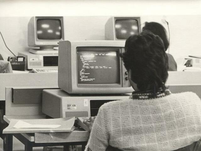 Ίδρυση των εθνικών κέντρων υπερυπολογιστών σε διάφορα πανεπιστήμια