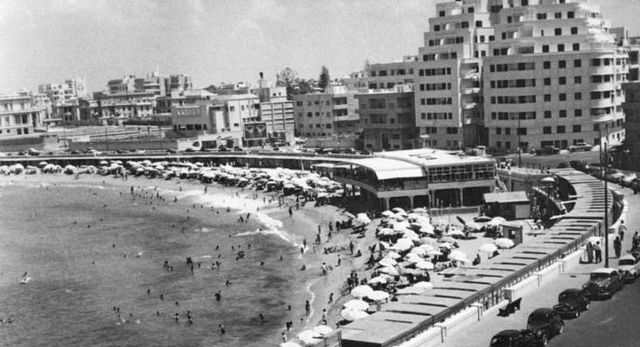 Primo supermercato ad Alessandria d'Egitto, inizio simbolico della Rinascenza Araba.