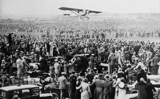 Charles Lindbergh creua l'Atlàntic