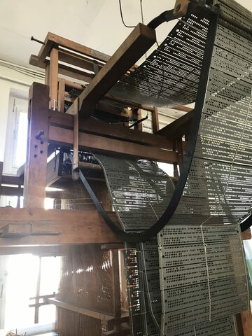 Diseños de bordados o tejidos automáticos