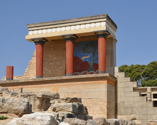 Fioritura della civiltà minoica a Creta.