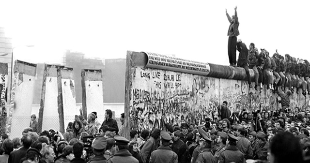 Cae el muro de Berlín en Alemania Y fin de la Guerra Fría