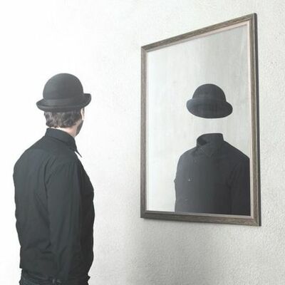 Timeline: UN MISMO DÍA UN MISMO MES, MUNDOS DIFERENTES EN UN MUNDO