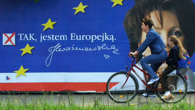 Poland becomes a member of the European Union (EU)