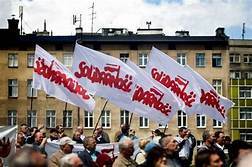 The Solidarity movement helps form non-communist coalition government.