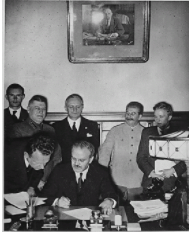 Hitler and Stalin sign Non-Agression pact