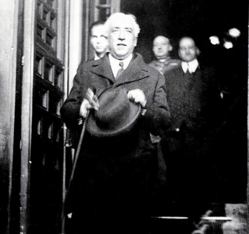 Destitución de Alcalá Zamora sustituido por Azaña