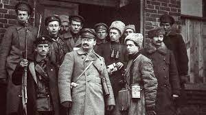 Trotsky presidia el soviet de petrograd