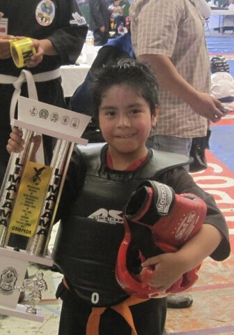 Gano mi primer trofeo y medalla en Karate