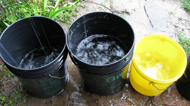 Recolección de agua lluvia por balde