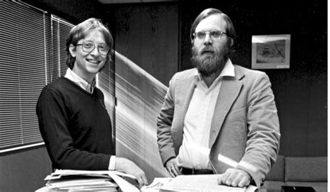 Bill Gates y Paul Allen crean Altair Basic