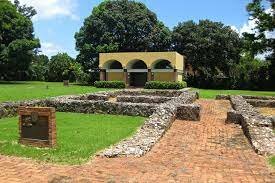 La villa de Caparra se muda para la isleta de San Juan.