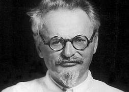 Trotsky fue deportado por la fuerza...