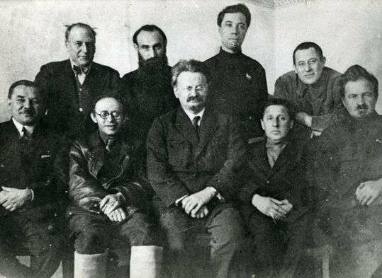 Comenzó la campaña de los triunviros contra Trotsky en el 12’ Congreso