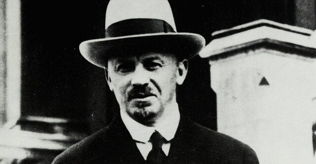 Bujarin actúa en contra de Stalin y pierde