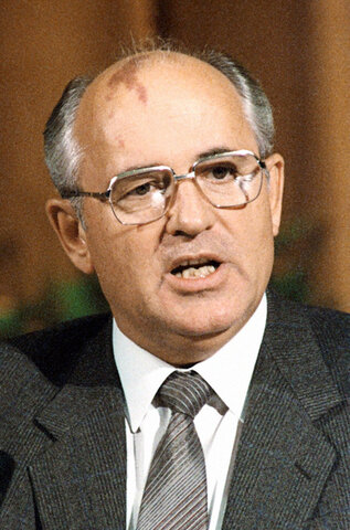 Mijaíl Gorbachov (1990-1991) --- URSS