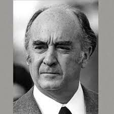 Se constituye el fondo nacional para actividades sociales.