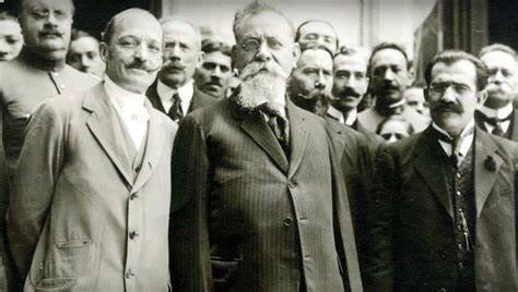 Se promulga la Ley Agraria.