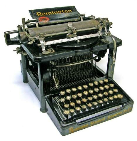 PRIMERA MAQUINA DE ESCRIBIR