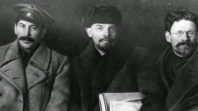 Expulsión de Trotsky y llegada de Stalin al poder