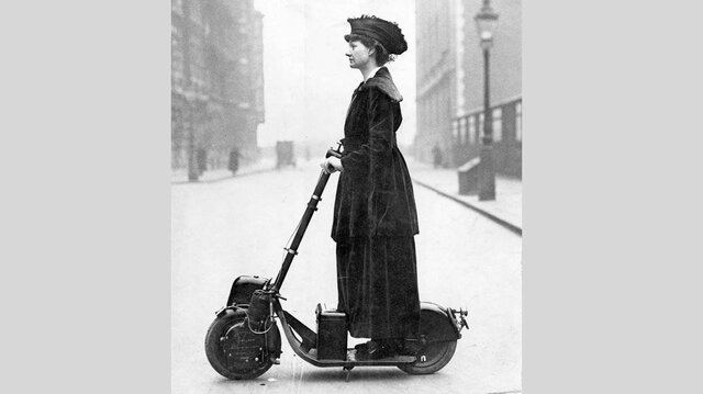 primer monopatín electrico