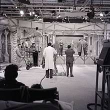 iniziano le prove di  trasmissione televisiva nello studio RAI