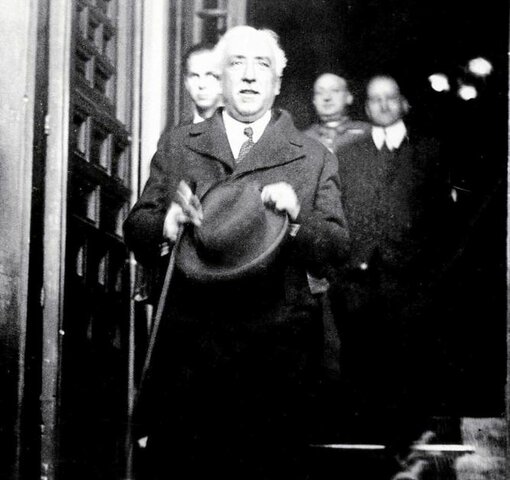 DESTITUCIÓN DE ALCALÁ ZAMORA POR AZAÑA