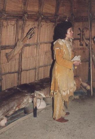 Squanto helps the pilgrems