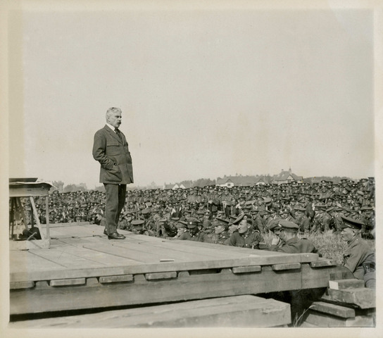 Le Canada entre en guerre