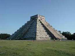 Construcción de  la pirámide Chichen Itzá