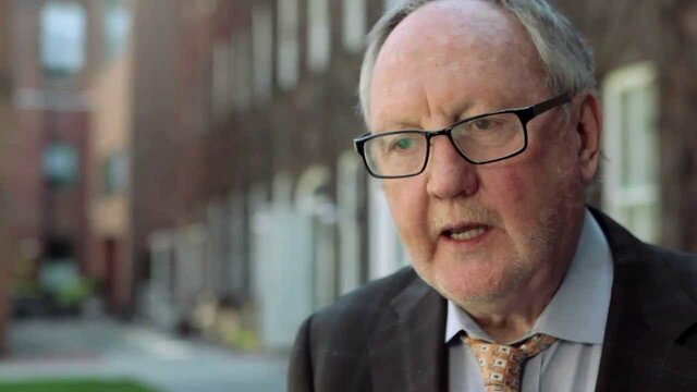 Fullan escribe la segunda edición de su libro, ahora titulado "El nuevo significado del cambio educativo"