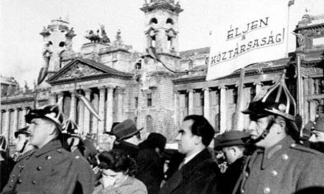 A II.köztársaság kikiáltása ( 1946. február 1. - 1946. évi I. törvény, Magyarország államformájáról)