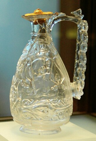 Jarra de cristal de roca. (Museo del Louvre).