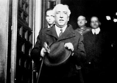 Destitución de Alcalá Zamora sustituido por Azaña