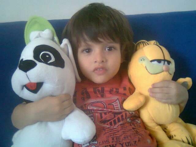 jugando con mis peluches
