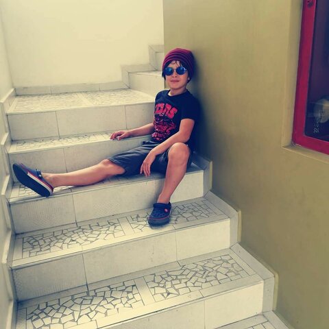 en las escaleras de mi conjunto